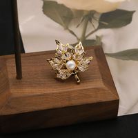 Elegant Retro Flower Alloy Plating Inlay Freshwater Pearl Women's Brooches 1 Piece sku image 13