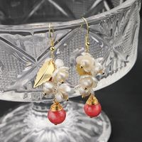 1 Paar Ig-stil Blume Überzug Süßwasserperle Sterling Silber 18 Karat Vergoldet Tropfenohrringe main image 2
