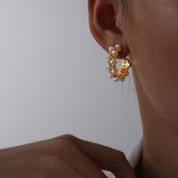 1 Pair Elegant Luxurious Baroque Style C Shape Plating Inlay Titanium Steel Artificial Pearls Zircon 18k Gold Plated Ear Studs main image 5