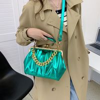 Women's Small Pu Leather Solid Color Basic Streetwear Shell Lock Clasp Shoulder Bag Crossbody Bag Dome Bag main image 5