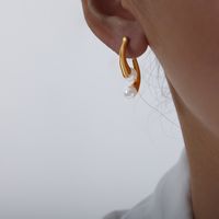 1 Pair Elegant Baroque Style Solid Color Plating Imitation Pearl Titanium Steel 18k Gold Plated Earrings sku image 1