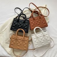 Women's All Seasons Pu Leather Four Leaf Clover Solid Color Elegant Square Zipper Handbag main image 1