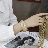 Élégant Luxueux Couleur Unie Alliage Placage Incruster Perles Artificielles Femmes Bracelet main image 4