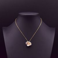 Retro Blume Kupfer Überzug Inlay Perle 18 Karat Vergoldet Halskette main image 1