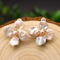 1 Pair Sweet Flower Plating Inlay Freshwater Pearl Mixed Materials Sterling Silver Pearl 18k Gold Plated Ear Studs main image 5