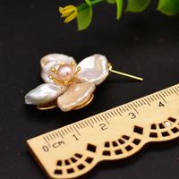 1 Pair Sweet Flower Plating Inlay Freshwater Pearl Mixed Materials Sterling Silver Pearl 18k Gold Plated Ear Studs main image 3