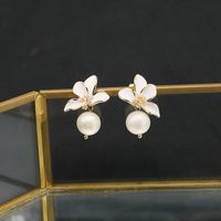 1 Pair Simple Style Flower Inlay Freshwater Pearl Sterling Silver Zircon Ear Studs main image 1