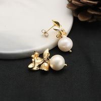 1 Pair Simple Style Flower Inlay Freshwater Pearl Sterling Silver Zircon Ear Studs main image 4