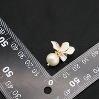 1 Pair Simple Style Flower Inlay Freshwater Pearl Sterling Silver Zircon Ear Studs main image 3