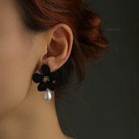 1 Pair Sweet Flower Stoving Varnish Artificial Pearl Alloy Drop Earrings main image 1