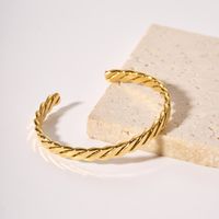 Vintage Style Simple Style Classic Style Solid Color Spiral Stripe Twist Stainless Steel 18K Gold Plated Bangle In Bulk main image 4