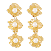 1 Pair Elegant Modern Style Simple Style Flower Imitation Pearl Iron Drop Earrings main image 2