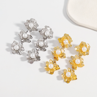 1 Pair Elegant Modern Style Simple Style Flower Imitation Pearl Iron Drop Earrings main image 4