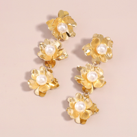 1 Pair Elegant Modern Style Simple Style Flower Imitation Pearl Iron Drop Earrings main image 3