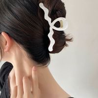Frau Einfacher Stil Wellen Kunststoff Metall Handgemacht Haarkrallen main image 2