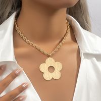 Lady Flower Alloy Plating 14k Gold Plated Women's Pendant Necklace sku image 1