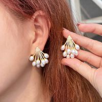 1 Pair Elegant Romantic Sweet Solid Color Plating Inlay Copper Artificial Pearls Artificial Diamond Rhodium Plated Silver Plated Ear Studs main image 1