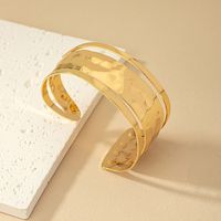 Simple Style Solid Color Alloy Ferroalloy Irregular Plating 14k Gold Plated Women's Bangle main image 3