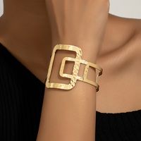Retro Simple Style Solid Color Alloy Plating Gold Plated Women's Bangle main image 1