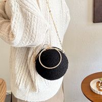 Women's Small All Seasons Wool Lamb Solid Color Vintage Style Round Lock Clasp Circle Bag Evening Bag main image 4