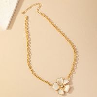 Einfacher Stil Klassischer Stil Blume Perlen Legierung Perlen Überzug 14 Karat Vergoldet Frau Halskette Mit Anhänger main image 6