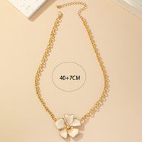 Einfacher Stil Klassischer Stil Blume Perlen Legierung Perlen Überzug 14 Karat Vergoldet Frau Halskette Mit Anhänger main image 2