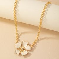 Einfacher Stil Klassischer Stil Blume Perlen Legierung Perlen Überzug 14 Karat Vergoldet Frau Halskette Mit Anhänger main image 7