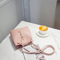 Women's Small Pu Leather Solid Color Elegant Classic Style Bucket Magnetic Buckle Flip Cover Shoulder Bag Crossbody Bag main image 3