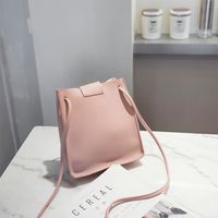 Women's Small Pu Leather Solid Color Elegant Classic Style Bucket Magnetic Buckle Flip Cover Shoulder Bag Crossbody Bag main image 6