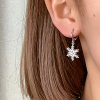 1 Pair Elegant Shiny Snowflake Plating Inlay Copper Zircon White Gold Plated Gold Plated Drop Earrings main image 8