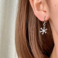 1 Pair Elegant Shiny Snowflake Plating Inlay Copper Zircon White Gold Plated Gold Plated Drop Earrings main image 6