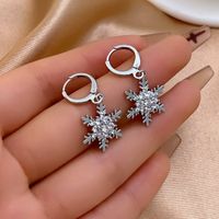 1 Pair Elegant Shiny Snowflake Plating Inlay Copper Zircon White Gold Plated Gold Plated Drop Earrings main image 4