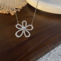 Vintage Style Flower Copper Plating Inlay Zircon Pendant Necklace main image 10