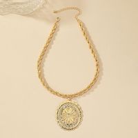 Vintage Style Round Alloy Plating Inlay Artificial Rhinestones 14k Gold Plated Women's Pendant Necklace main image 4