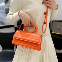 Femmes Toutes Les Saisons Faux Cuir Couleur Unie Élégant Fil À Coudre Carré Fermeture Éclair Boucle Magnétique Sac À Main main image 6