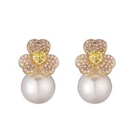 1 Pair Casual Elegant Simple Style Flower Petal Plating Inlay Copper Artificial Pearls Zircon 18k Gold Plated Ear Studs main image 3