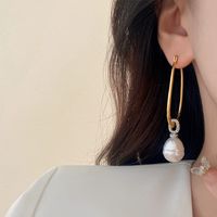 1 Pair Elegant Simple Style U Shape Inlay Imitation Pearl Alloy Zircon Gold Plated Drop Earrings main image 5