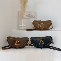 Women's Small All Seasons Pu Leather Solid Color Classic Style Oval Magnetic Buckle Saddle Bag main image 2