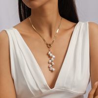 Elegante Color Sólido Perla Artificial Aleación De Zinc Mujeres Collar Colgante sku image 1