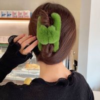 Women's Simple Style Solid Color Plush Hair Claws main image 2