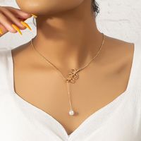 Simple Style Leaf Alloy Plating Gold Plated Women's Pendant Necklace main image 1