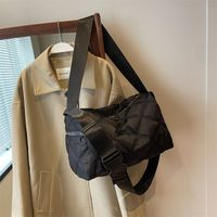 Women's All Seasons Nylon Lingge Classic Style Sewing Thread Pillow Shape Zipper Boston Bag main image 3