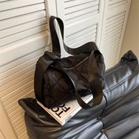 Frau Alle Jahreszeiten Nylon Linge Klassischer Stil Nähgarn Kissenform Reißverschluss Boston-tasche main image 2