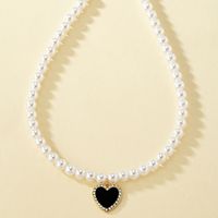 Baroque Style Heart Shape Artificial Pearl Alloy Enamel Inlay Artificial Rhinestones Women's Pendant Necklace main image 4