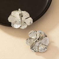 1 Pair Retro Punk Flower Plating Alloy Gold Plated Ear Studs main image 4