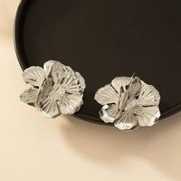 1 Pair Retro Punk Flower Plating Alloy Gold Plated Ear Studs main image 7