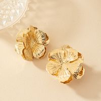 1 Pair Retro Punk Flower Plating Alloy Gold Plated Ear Studs main image 3