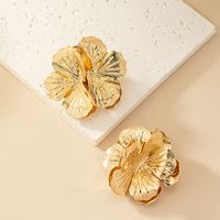 1 Pair Retro Punk Flower Plating Alloy Gold Plated Ear Studs main image 5