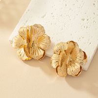 1 Pair Retro Punk Flower Plating Alloy Gold Plated Ear Studs main image 1