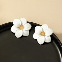 1 Pair Retro Flower Spray Paint Alloy Ear Studs sku image 1